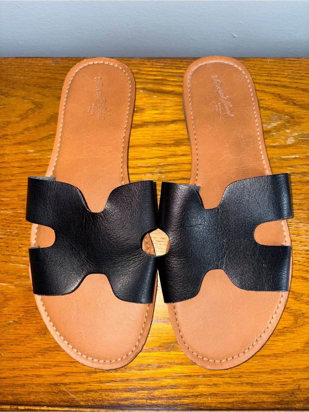 Universal Thread Black Leather Slide Sandals
